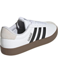 Scarpe da ginnastica ADIDAS VL COURT 3.0 ID6285 bianchge con strisce nere e suola marrone. 
