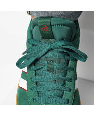 Scarpe da ginnastica ADIDAS VL COURT 3.0 IH4790 verde con dettaglio rosso in camoscio e striscie laterali .

