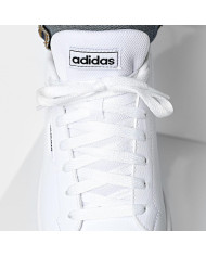 Scarpe da ginnastica ADIDAS URBAN COURT IE0927 bianca con dettaglio anteriore nero
