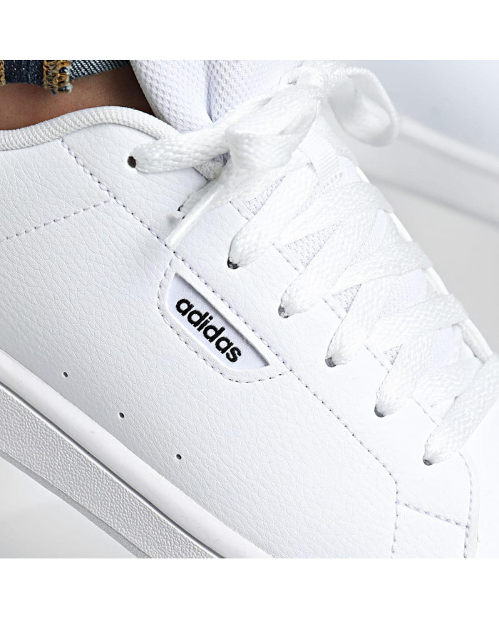 Scarpe da ginnastica ADIDAS URBAN COURT IE0927 bianca con dettaglio anteriore nero
