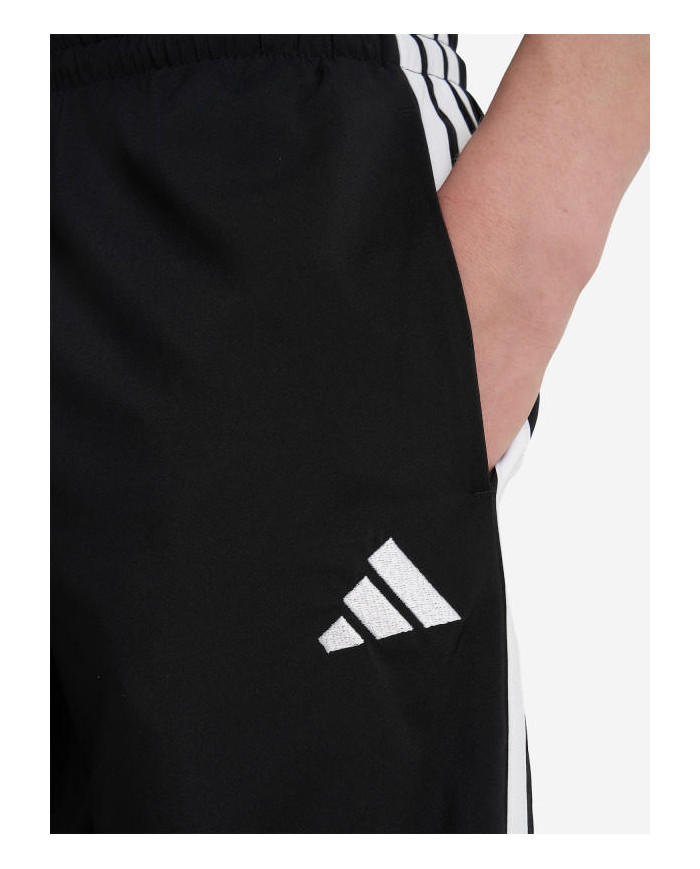 Adidas Pantaloncini Bambino nero con logo bianco ricamato 
