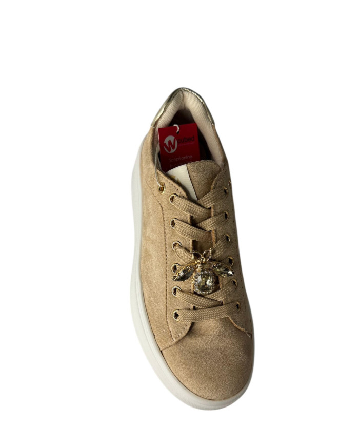 Sneakers WCUBED 49093 champagne con dettaglio gioiello nei lacci 
