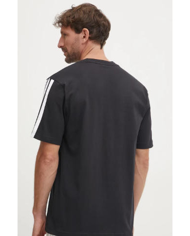 T-shirt di cotone adidas Essentials
colore maschile nero con applique
