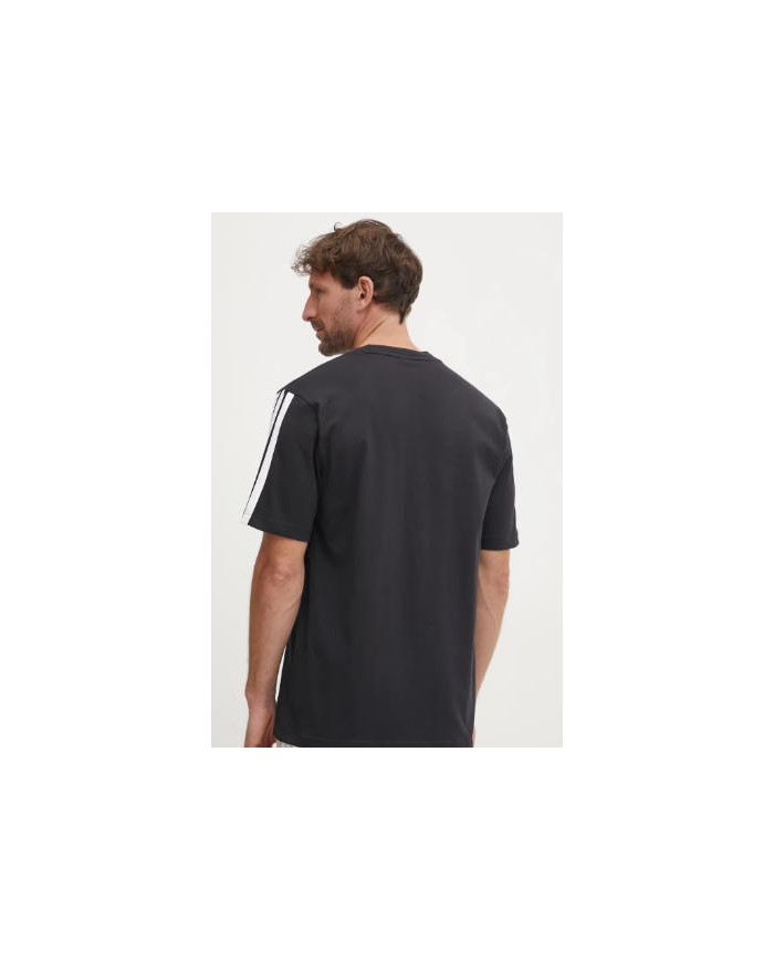 T-shirt di cotone adidas Essentials
colore maschile nero con applique
