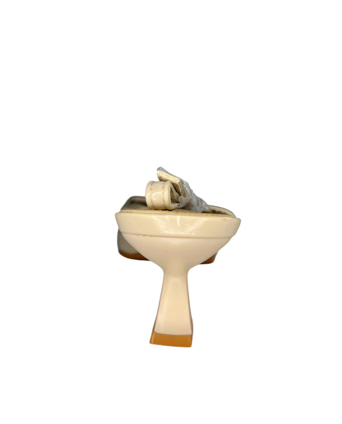 Wellspring tacchi donna con dettaglio sulla punta 
